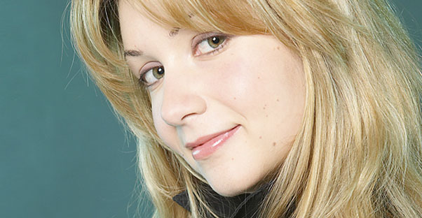 a woman wonders if her lip shows signs of a cold sore