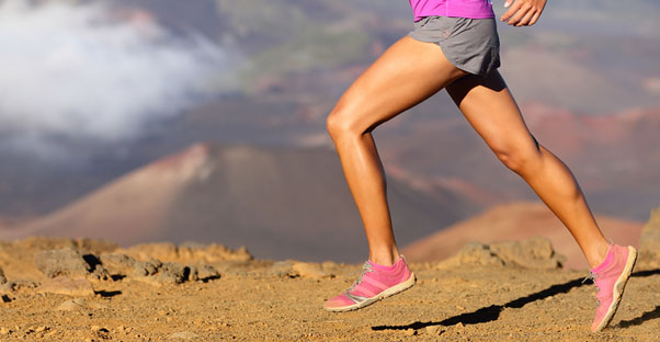 a woman runs through the pain in her knee