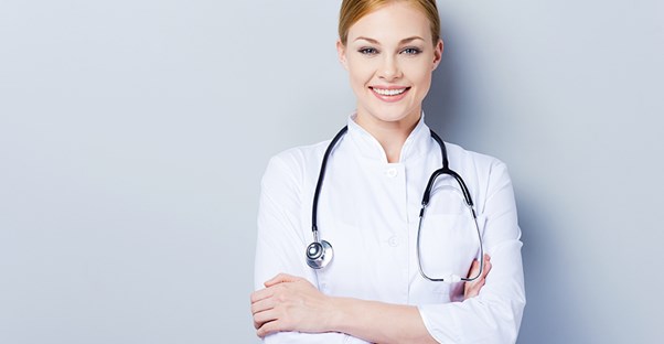 A doctor prepares her patient for a tonsillectomy