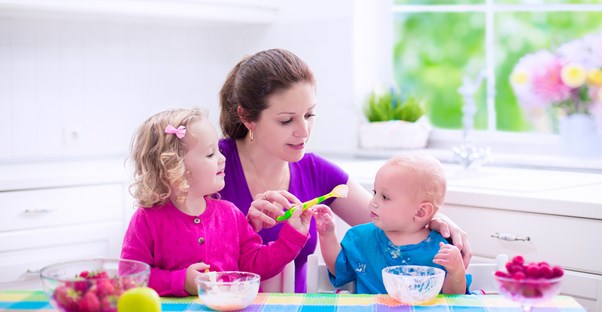 Children eating yogurt