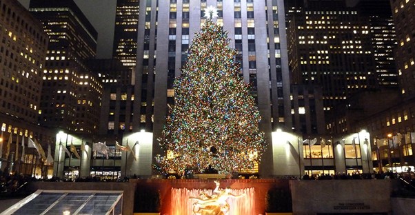 Rockefeller Center is a quintessential Christmas destination, even in movies.