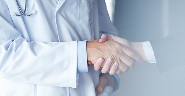 A doctor meets with a deviated septum patient