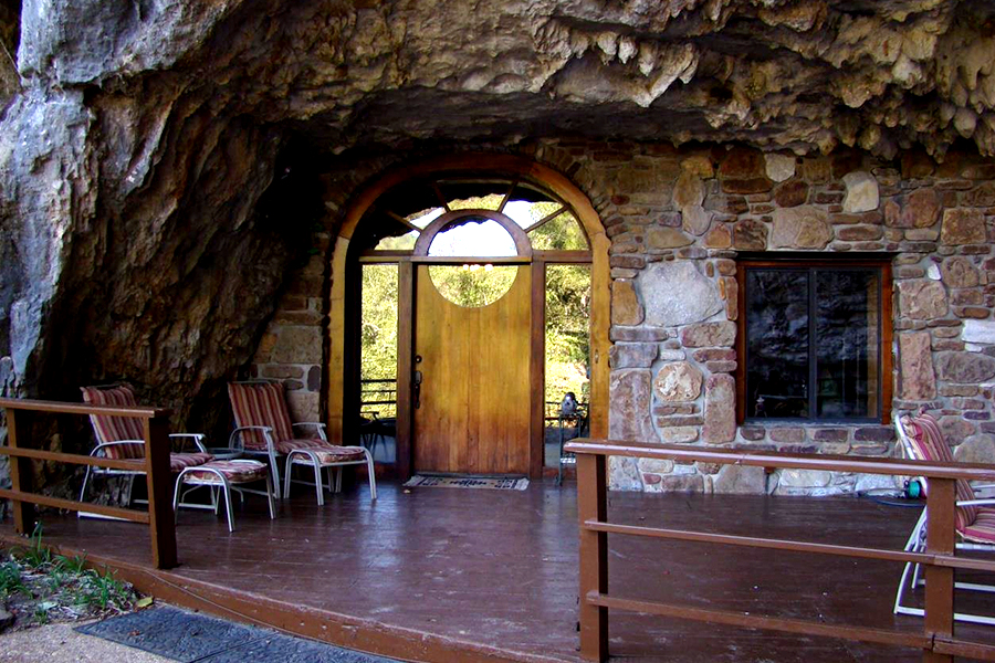2. Beckham Creek Cave Lodge