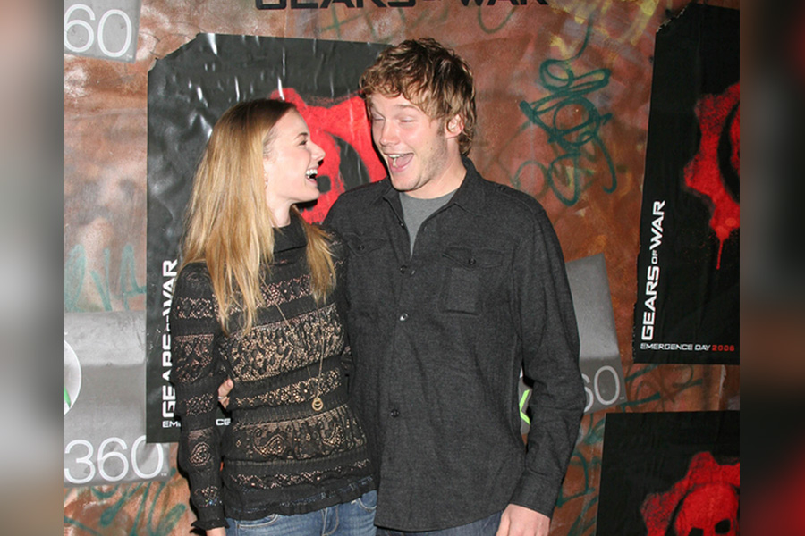 2. Emily VanCamp and Chris Pratt