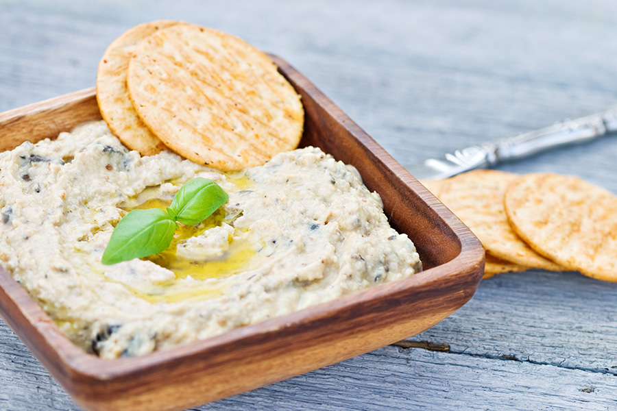 Hummus & Crackers