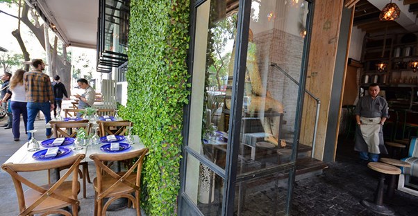 An al fresco table at a restaurant in La Condesa.