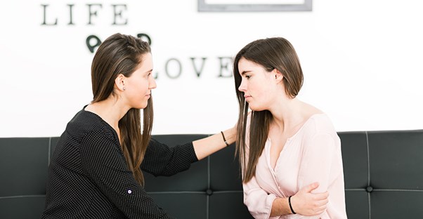 doctor talking to patient about diagnosing night terrors