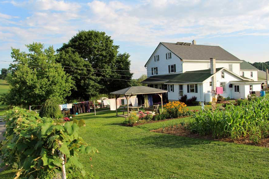 Beacon Hollow Farm Amish Bed and Breakfast, Gordonville, PA