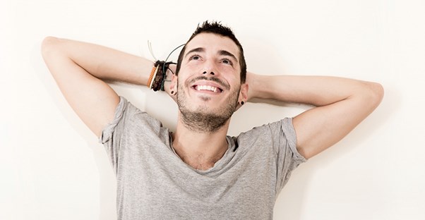 guy smiling because he is successfully managing his crohns disease flare ups