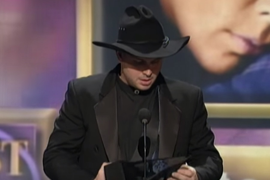Garth Brooks "Wins" Artist of the Year