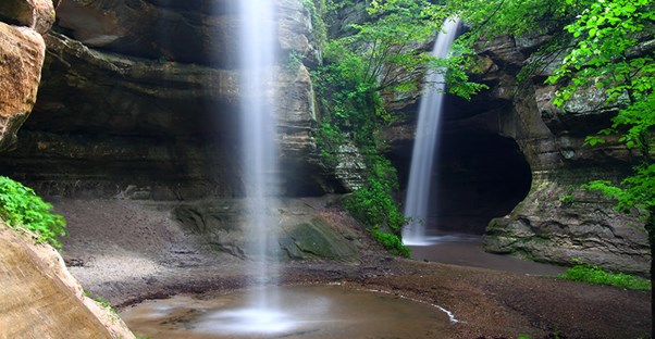 A beautifal view of Tonti Canyon Falls in Illinois.