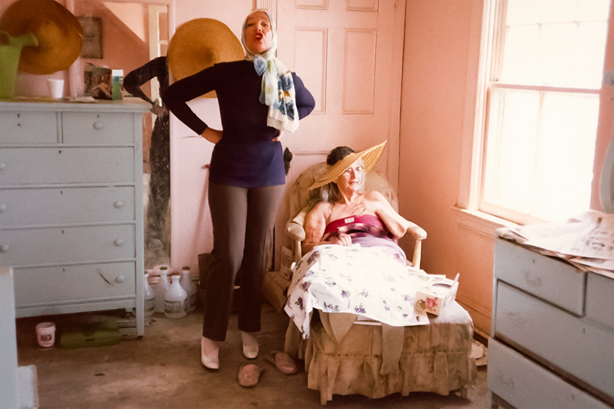 Grey Gardens (1975)
