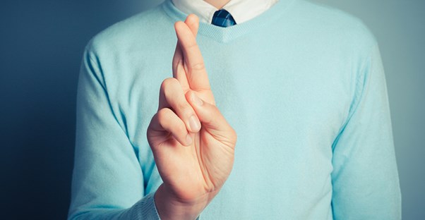 a man signing the letter "r" that he learned from the best online sign language course