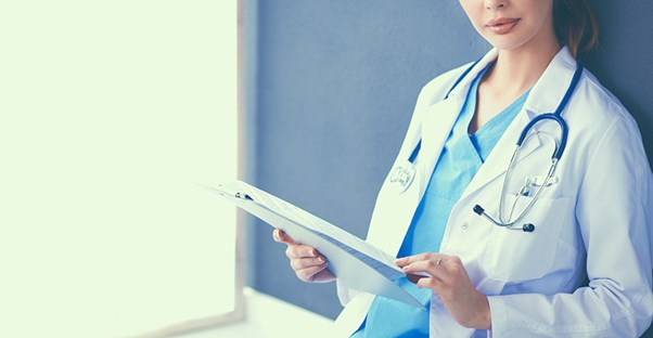 doctor going over the causes of abscesses