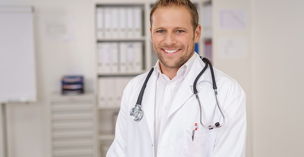 doctor discussing how to treat adenomyosis