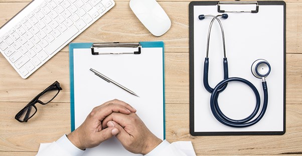 doctor discussing the causes of aphasia