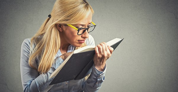 girl studying the symptoms of lazy eye