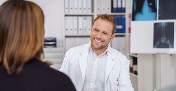 Patient and doctor talking. Pancreatitis treatments.