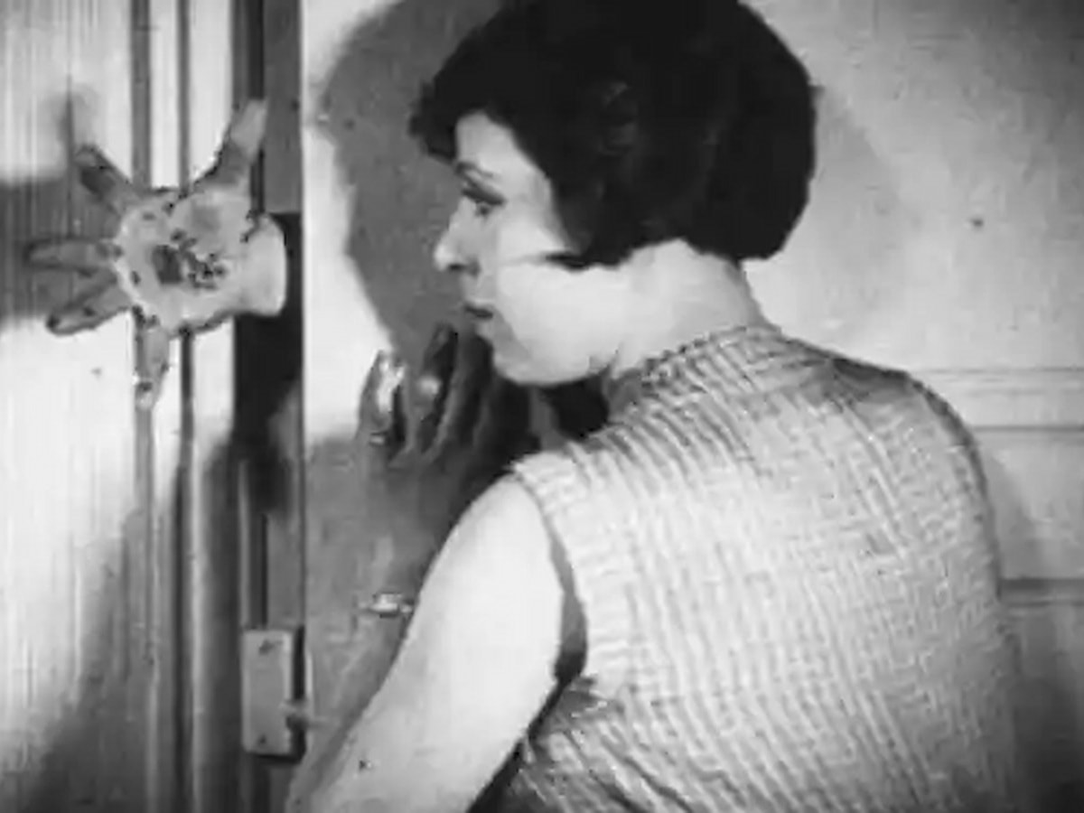 Un Chien Andalou (1929)