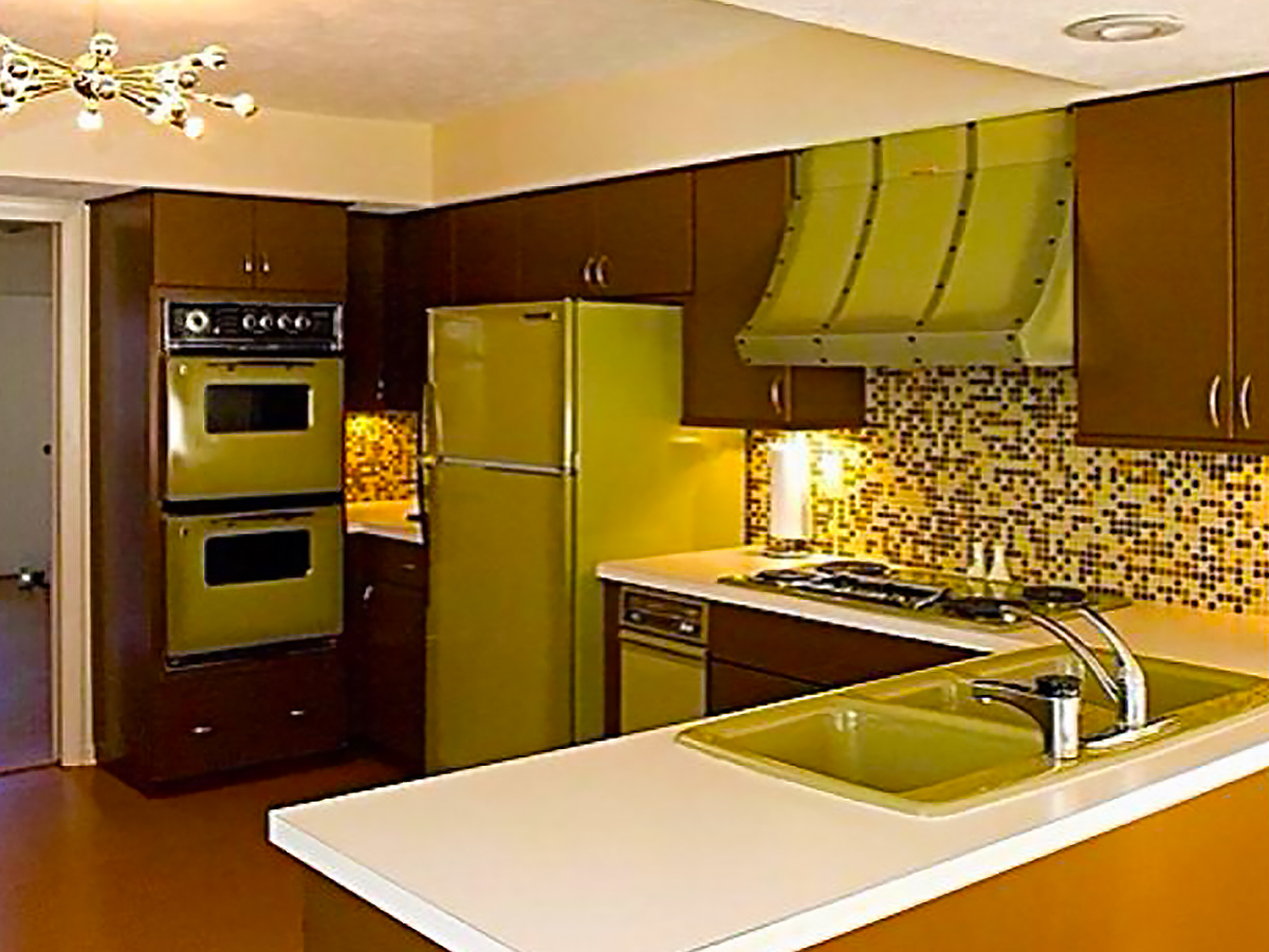 Avocado and Gold Appliances