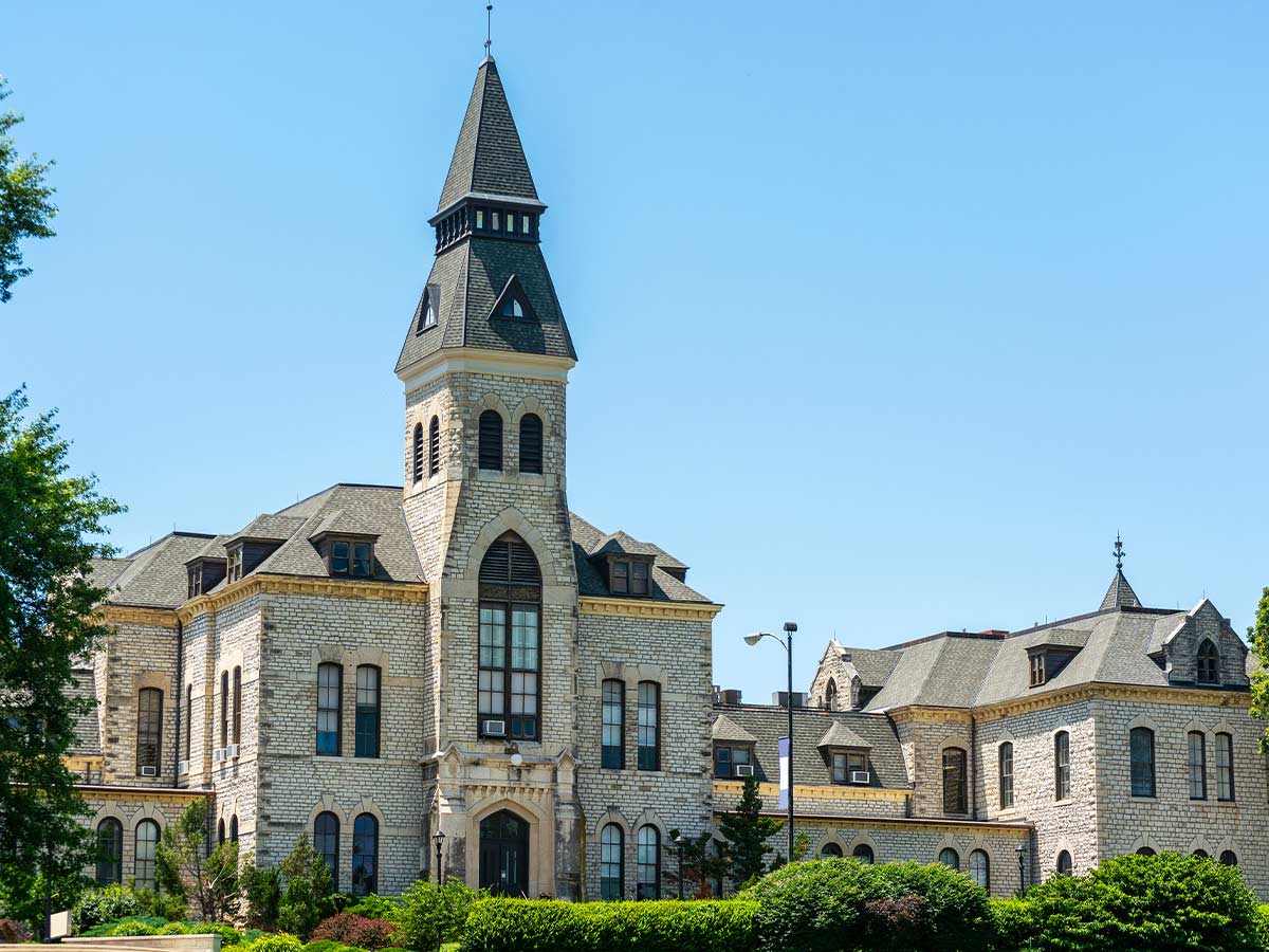 Manhattan, KS (pop. 54,983)