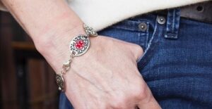 The Benefits of a Medical Alert Bracelet