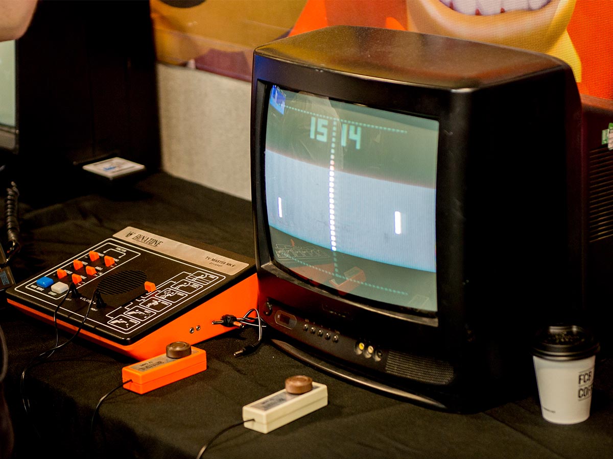 Pong (1975)