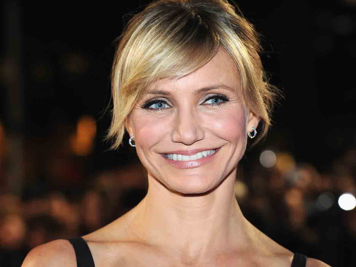'90s Side-Swept Bangs