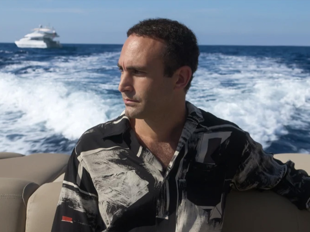 Did Dodi Fayed have separate boats for Diana and his fiancee to keep them apart?
