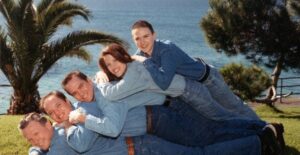 15 Hilarious Family Photos