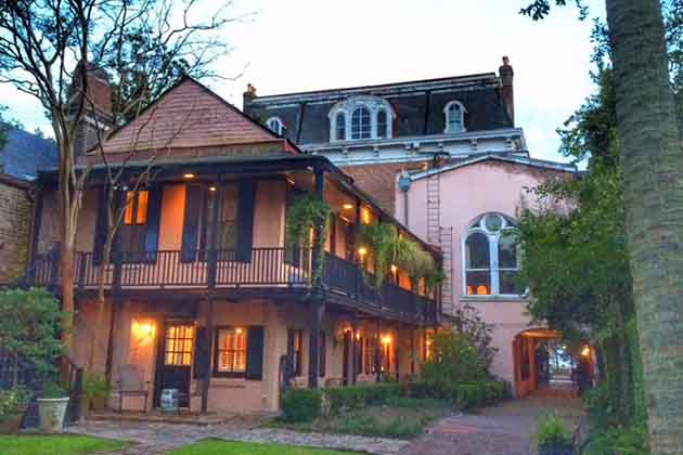 Battery Carriage House Inn. Charleston, SC