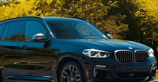 a black 2019 bmw x3 m40i
