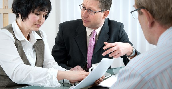 Estranged couple working with an affordable divorce lawyer