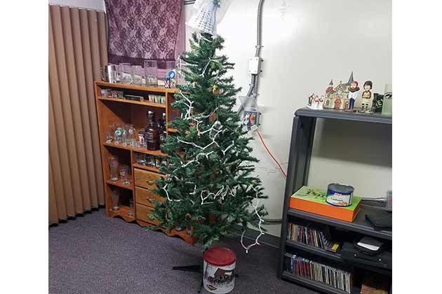 The Miscolored Wire Tree