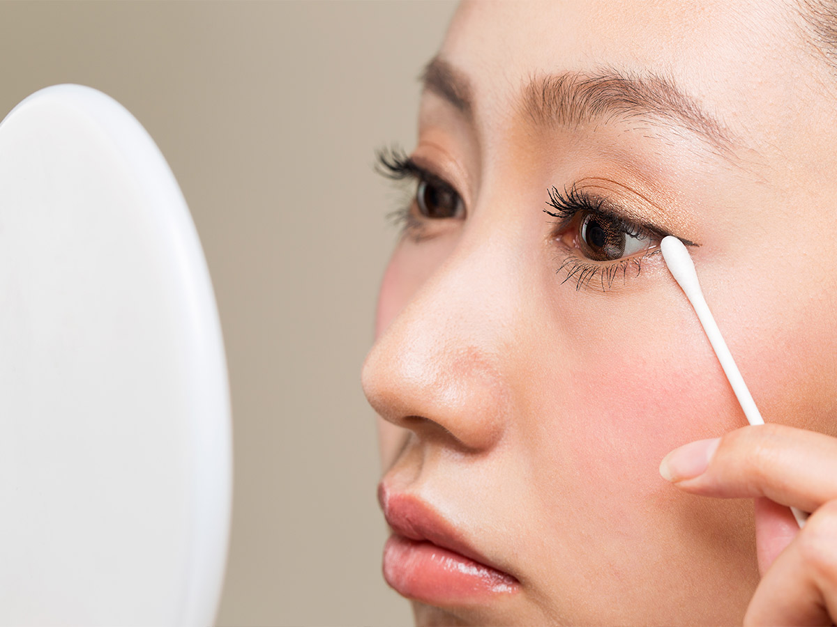 Smudge Eyeliner with Q-Tip