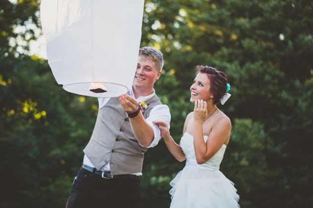 Sending off a Paper Lantern