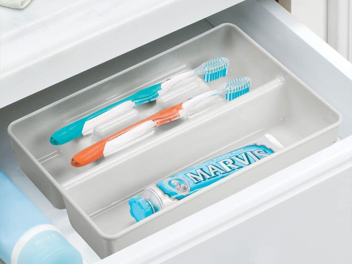 Use a Plastic Tray to Store Toothbrushes
