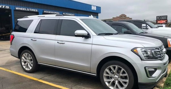a silver 2019 ford expedition