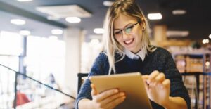 Woman gets her online Digital Marketing degree.