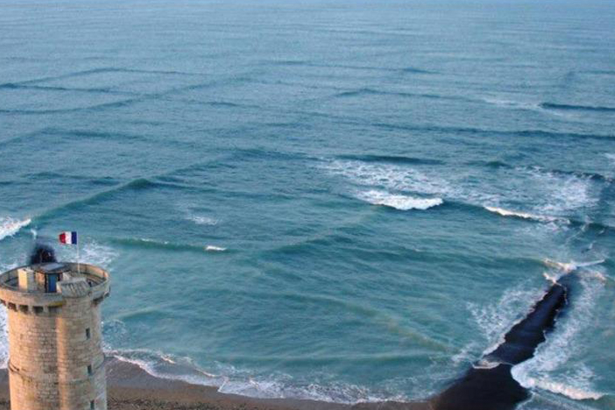 The Ocean has Square Waves