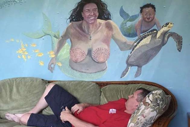 A Couch Under the Sea