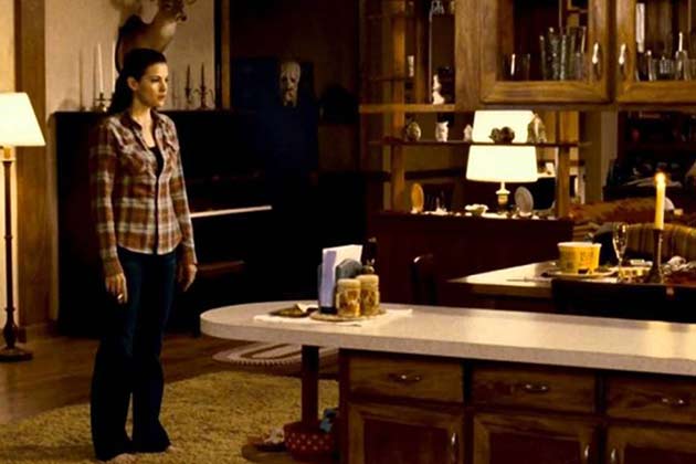 The Strangers (2008) – The Shadows