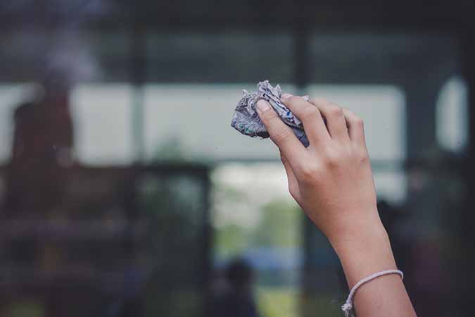 Using Newspaper to Clean Windows