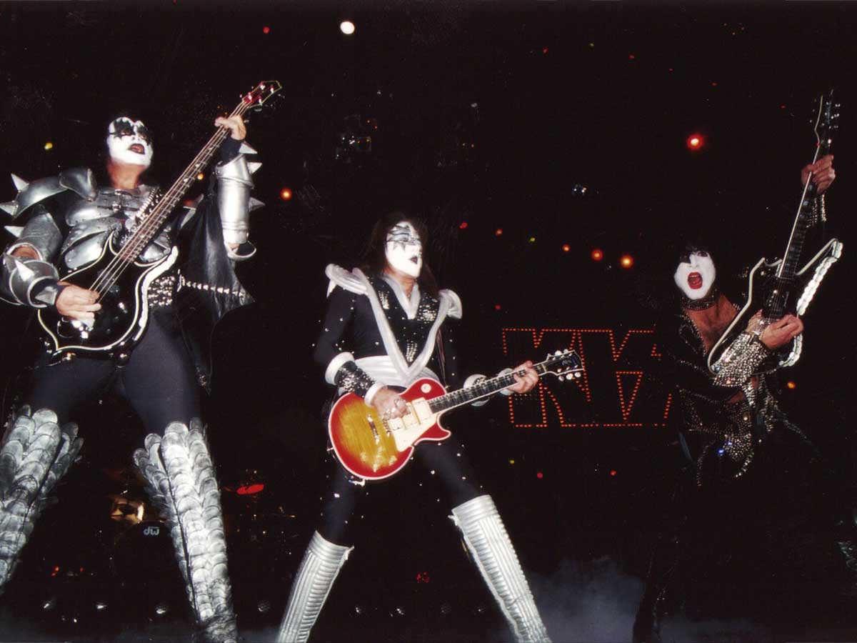 25. Kiss