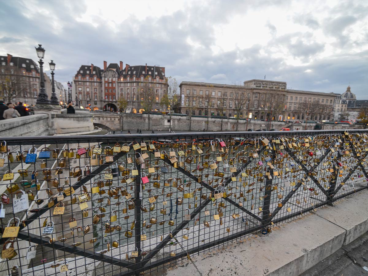 Love Locks Bridge, Paris