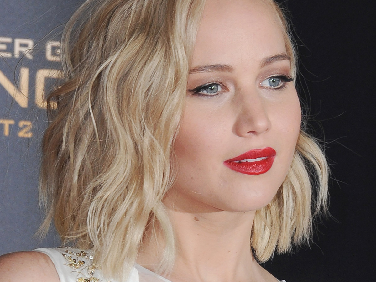 Rock a Shoulder-Length Cut