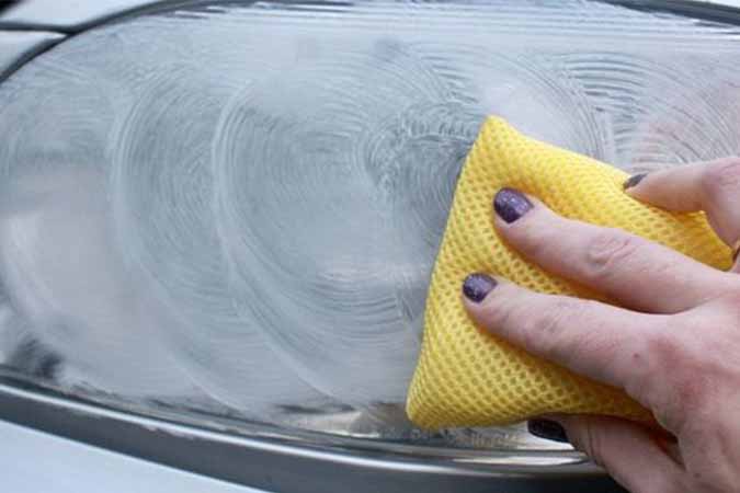 Clean Headlights with Toothpaste
