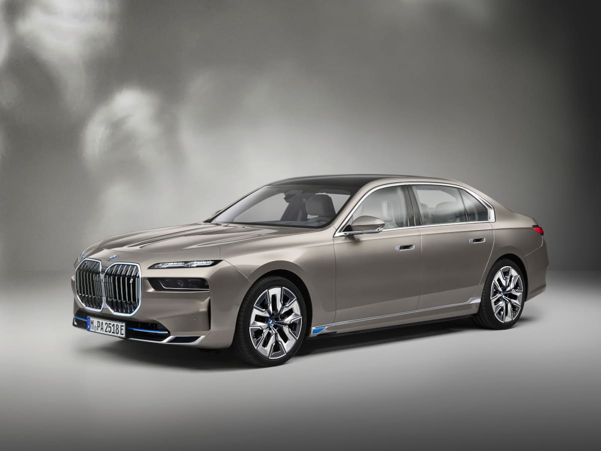 BMW i7