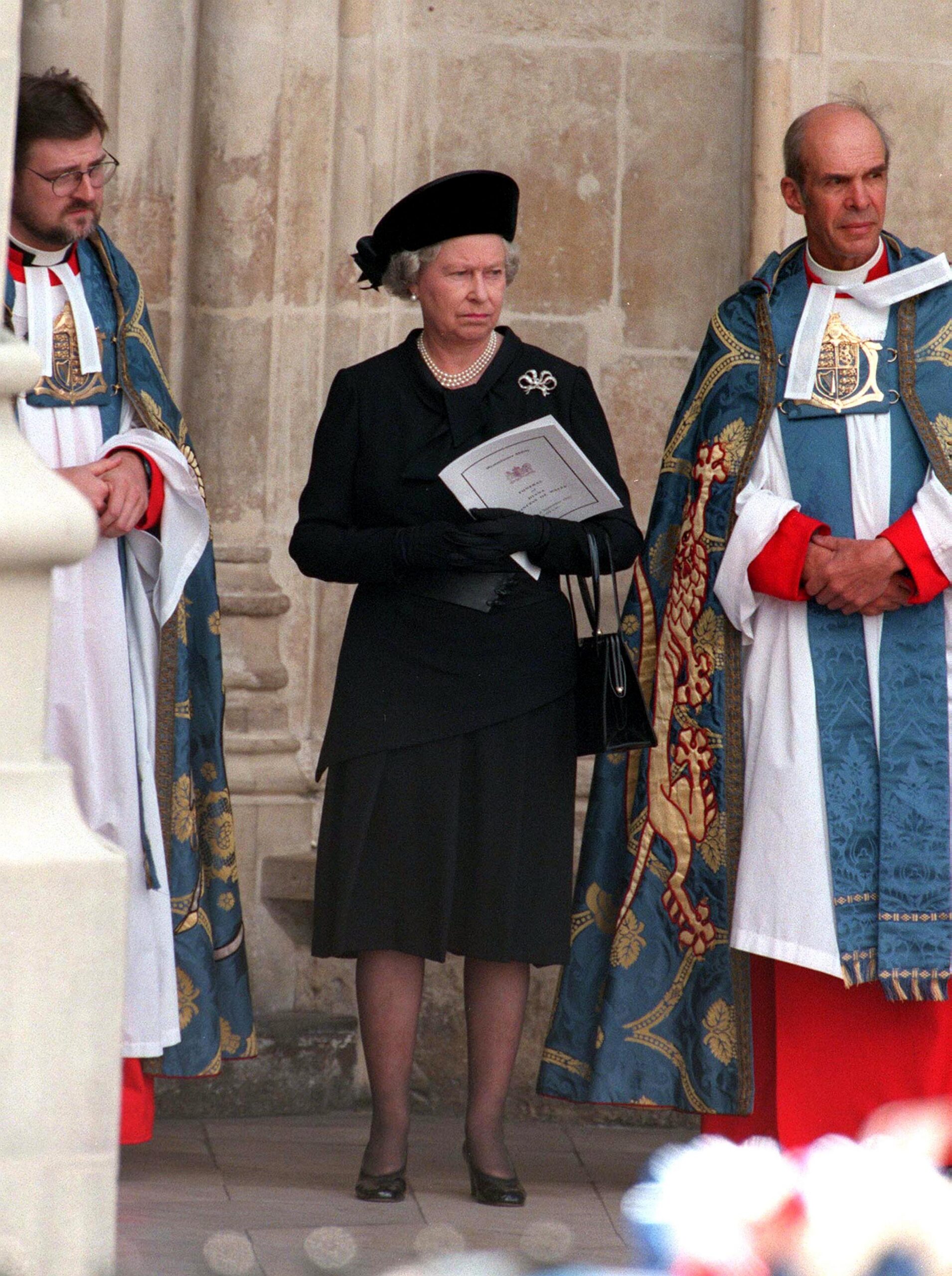 When Queen Elizabeth II Bowed to Princess Diana’s Coffin
