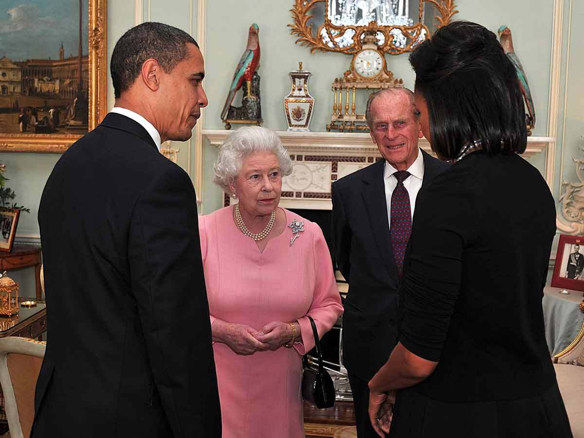 When Queen Elizabeth Put Her Arm Around Michelle Obama